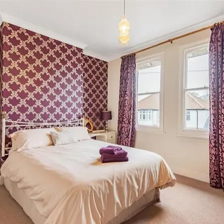 Daire Lovely Spacious Home, 8mins Walk To Minster *