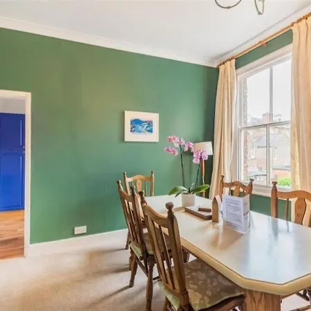 Daire Lovely Spacious Home, 8mins Walk To Minster *