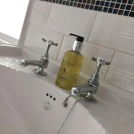 Διαμέρισμα Lovely Spacious Home, 8mins Walk To Minster