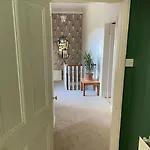 Lovely Spacious Home, 8mins Walk To Minster *