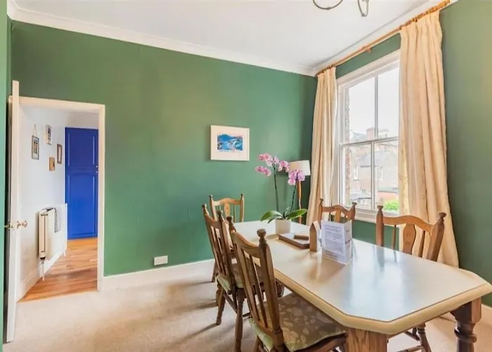 Daire Lovely Spacious Home, 8mins Walk To Minster *