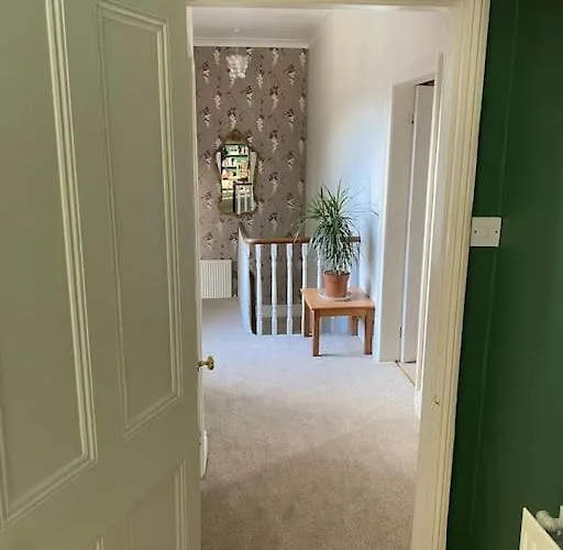 Lovely Spacious Home, 8mins Walk To Minster *